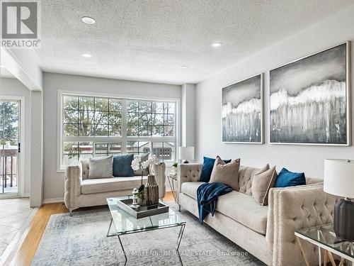 9 Revelstoke Place, Brampton, ON - Indoor Photo Showing Living Room