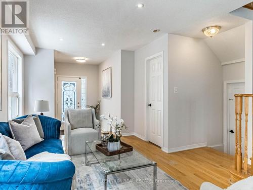9 Revelstoke Place, Brampton, ON - Indoor Photo Showing Living Room