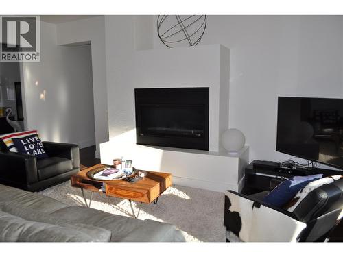 1843 Diamond View Drive, West Kelowna, BC - Indoor Photo Showing Living Room