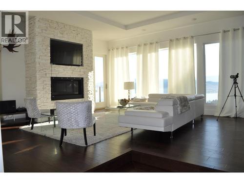 1843 Diamond View Drive, West Kelowna, BC - Indoor Photo Showing Living Room With Fireplace