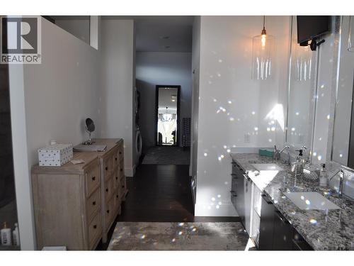 1843 Diamond View Drive, West Kelowna, BC - Indoor Photo Showing Bathroom