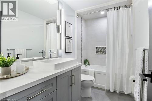 A refreshed family bathroom, updated in 2021. - 391 Strawberry Crescent, Waterloo, ON - Indoor Photo Showing Bathroom