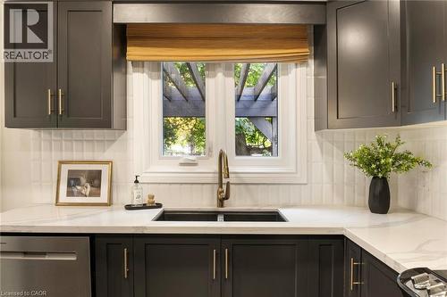 391 Strawberry Crescent, Waterloo, ON - Indoor Photo Showing Kitchen With Double Sink