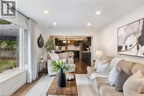 391 Strawberry Crescent, Waterloo, ON - Indoor Photo Showing Living Room