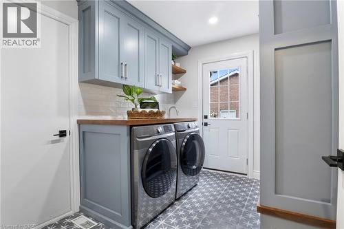 391 Strawberry Crescent, Waterloo, ON - Indoor Photo Showing Laundry Room