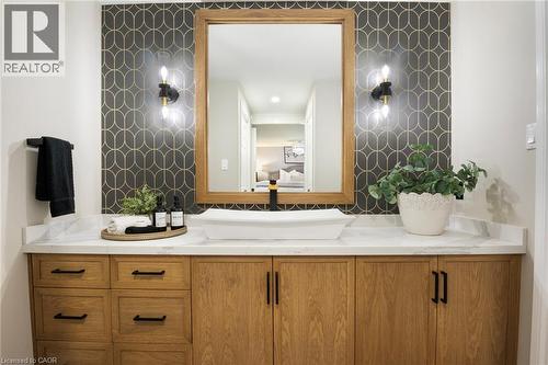391 Strawberry Crescent, Waterloo, ON - Indoor Photo Showing Bathroom