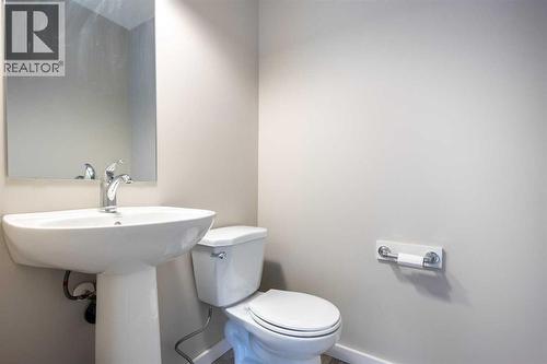 44 Howse Drive Ne, Calgary, AB - Indoor Photo Showing Bathroom