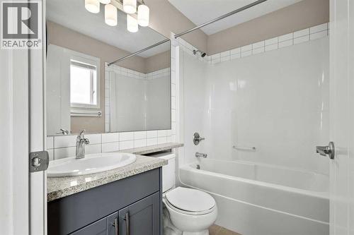 44 Howse Drive Ne, Calgary, AB - Indoor Photo Showing Bathroom