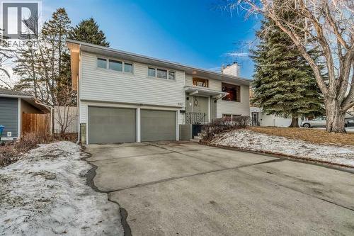 10427 Wapiti Drive SE  Calgary, AB T2J 1J3