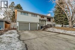 10427 Wapiti Drive SE  Calgary, AB T2J 1J3