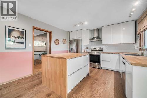 10427 Wapiti Drive Se, Calgary, AB - Indoor Photo Showing Kitchen