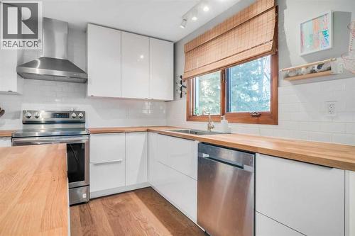 10427 Wapiti Drive Se, Calgary, AB - Indoor Photo Showing Kitchen