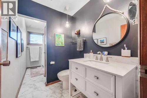 10427 Wapiti Drive Se, Calgary, AB - Indoor Photo Showing Bathroom