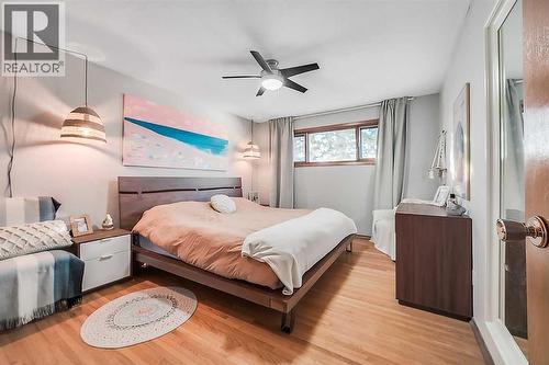 10427 Wapiti Drive Se, Calgary, AB - Indoor Photo Showing Bedroom
