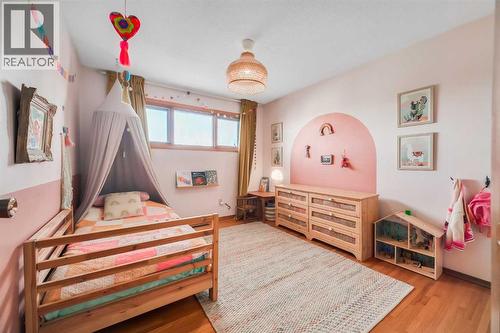 10427 Wapiti Drive Se, Calgary, AB - Indoor Photo Showing Bedroom