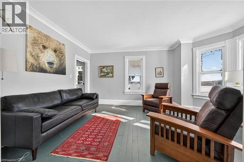 1631 River Road, Cayuga, ON - Indoor Photo Showing Living Room