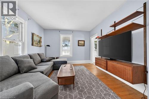 1631 River Road, Cayuga, ON - Indoor Photo Showing Living Room