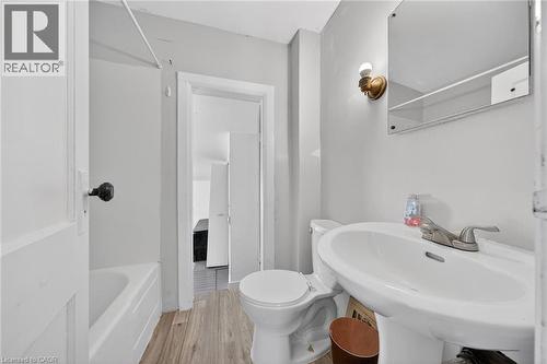 1631 River Road, Cayuga, ON - Indoor Photo Showing Bathroom