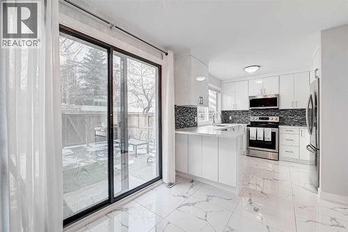 43, 5019 46 Avenue Sw, Calgary, AB - Indoor Photo Showing Kitchen With Upgraded Kitchen