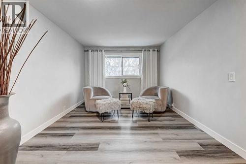 43, 5019 46 Avenue Sw, Calgary, AB - Indoor