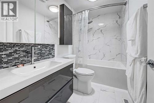 43, 5019 46 Avenue Sw, Calgary, AB - Indoor Photo Showing Bathroom