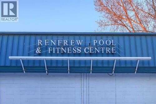 2, 828 8 Avenue Ne, Calgary, AB - Outdoor