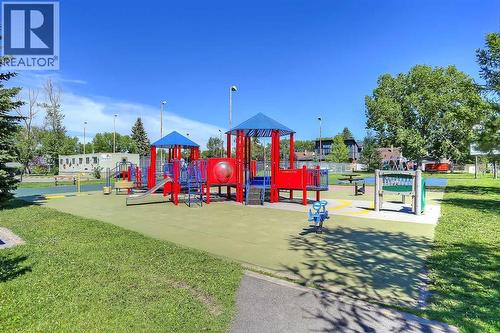 2, 828 8 Avenue Ne, Calgary, AB - Outdoor