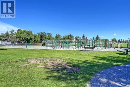 2, 828 8 Avenue Ne, Calgary, AB - Outdoor