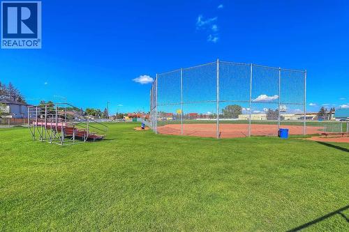 2, 828 8 Avenue Ne, Calgary, AB - Outdoor