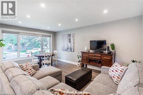 47 Atwater Crescent Unit# Main Floor, Hamilton, ON - Indoor Photo Showing Living Room