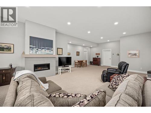 468 Sparrow Hawk Court, Kelowna, BC - Indoor With Fireplace