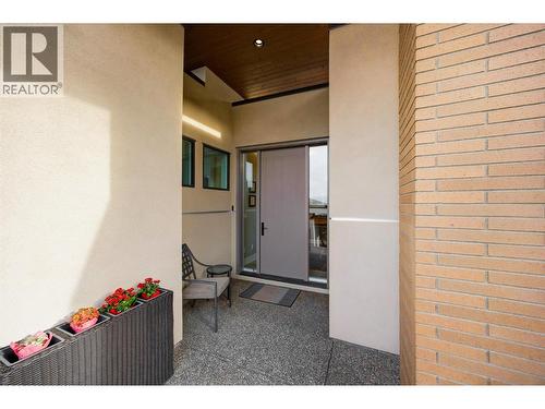 468 Sparrow Hawk Court, Kelowna, BC - Outdoor With Exterior