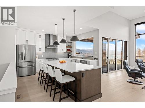 468 Sparrow Hawk Court, Kelowna, BC - Indoor Photo Showing Kitchen With Upgraded Kitchen