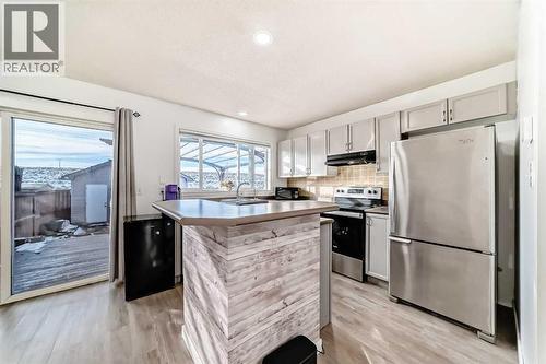 294 Elgin View Se, Calgary, AB - Indoor Photo Showing Kitchen