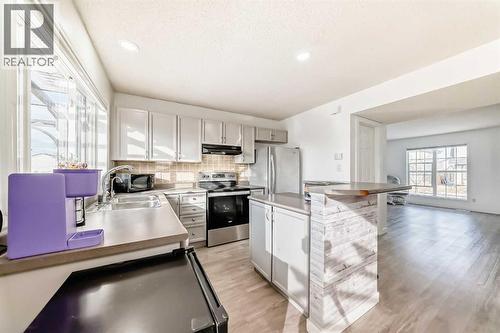 294 Elgin View Se, Calgary, AB - Indoor Photo Showing Kitchen