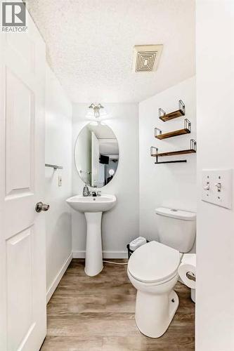 294 Elgin View Se, Calgary, AB - Indoor Photo Showing Bathroom