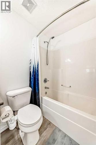 294 Elgin View Se, Calgary, AB - Indoor Photo Showing Bathroom