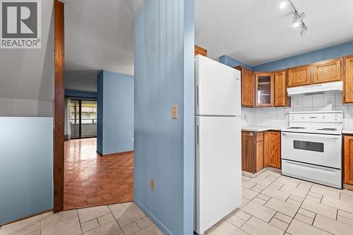 220 Prior Road S Unit# 14, Kelowna, BC - Indoor Photo Showing Kitchen