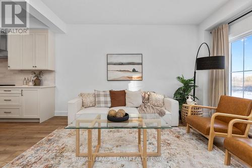 714 Tailslide Private, Ottawa, ON - Indoor Photo Showing Living Room