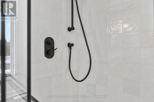 714 Tailslide Private, Ottawa, ON - Indoor Photo Showing Bathroom