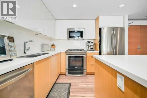 410, 560 6 Avenue Se, Calgary, AB - Indoor Photo Showing Kitchen With Stainless Steel Kitchen With Double Sink With Upgraded Kitchen