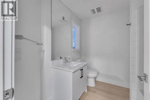 52 Saddlecreek Terrace Ne, Calgary, AB - Indoor Photo Showing Bathroom