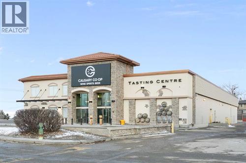 liquor store walking distance - 987 Berkley Drive Nw, Calgary, AB - Outdoor