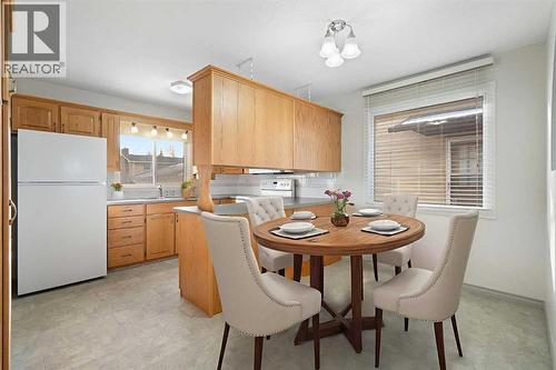 987 Berkley Drive Nw, Calgary, AB - Indoor Photo Showing Dining Room