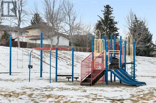 987 Berkley Drive Nw, Calgary, AB - Outdoor