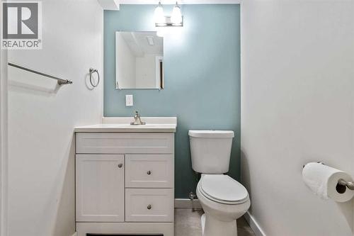1005 Eagleview Place Nw, High River, AB - Indoor Photo Showing Bathroom