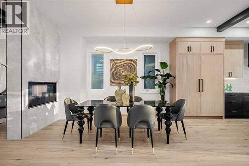 1415 24 Street Sw, Calgary, AB - Indoor Photo Showing Dining Room