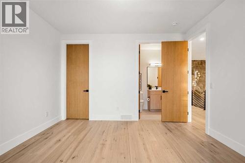 1415 24 Street Sw, Calgary, AB - Indoor Photo Showing Other Room