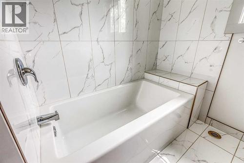 632 Cantrell Drive Sw, Calgary, AB - Indoor Photo Showing Bathroom