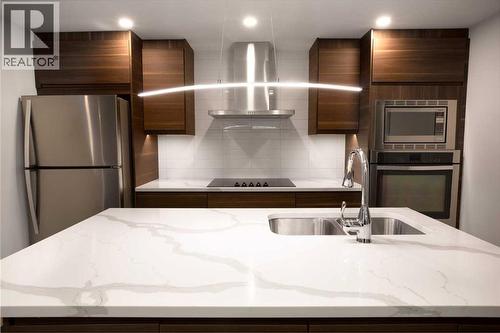 Legal Basement Suite - 632 Cantrell Drive Sw, Calgary, AB - Indoor Photo Showing Kitchen With Double Sink With Upgraded Kitchen